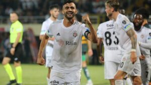 Beşiktaş'ta deprem! Sakatlanan Rachid Ghezzal uzun süre formaya hasret kalacak